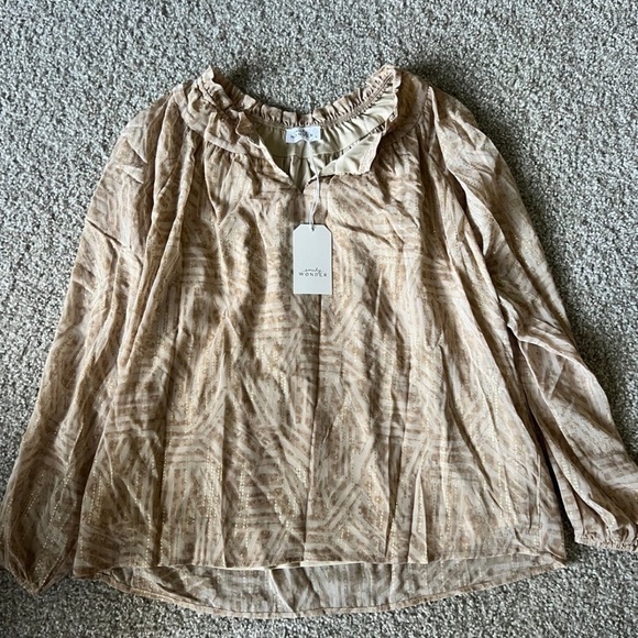 sjane Tops - NWT Champagne Emily Wonder Top